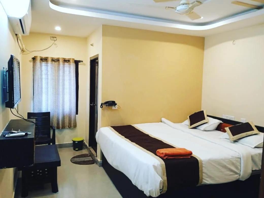 The Royal Inn Visakhapatnam Exterior photo
